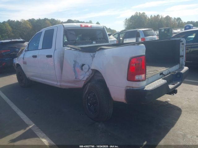 2017 RAM 1500 1C6RR7FG3HS641757 Photo 2
