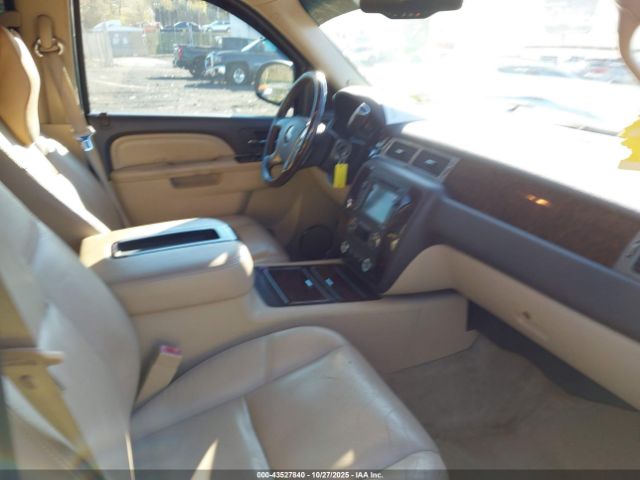 2011 GMC YUKON XL 1500 1GKS2MEF1BR301788 Photo 4