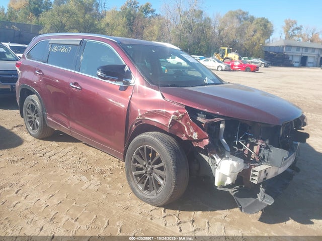 Продаж на аукціоні авто 2017 Toyota Highlander Xle, vin: 5TDJZRFH1HS393141, номер лоту: 43528007