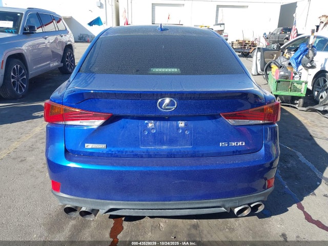 Lexus IS 300 2018 JTHC81D2XJ5027362 Image 17