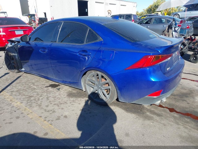 Lexus IS 300 2018 JTHC81D2XJ5027362 Image 3