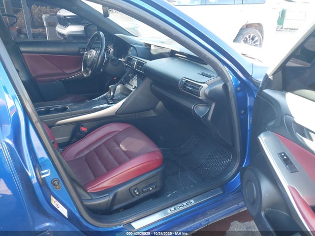 Lexus IS 300 2018 JTHC81D2XJ5027362 Image 5