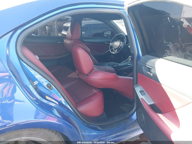 Lexus IS 300 2018 JTHC81D2XJ5027362 Image 8
