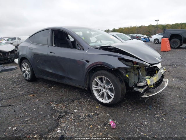 2023 TESLA MODEL Y 7SAYGAEE6PF600769 Photo 0