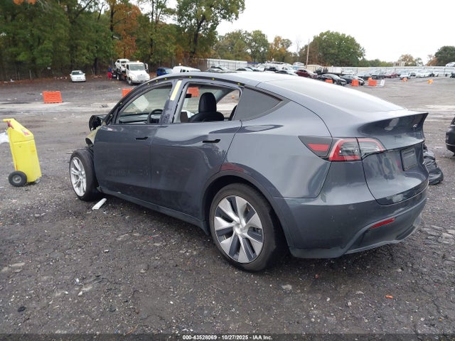 2023 TESLA MODEL Y 7SAYGAEE6PF600769 Photo 2