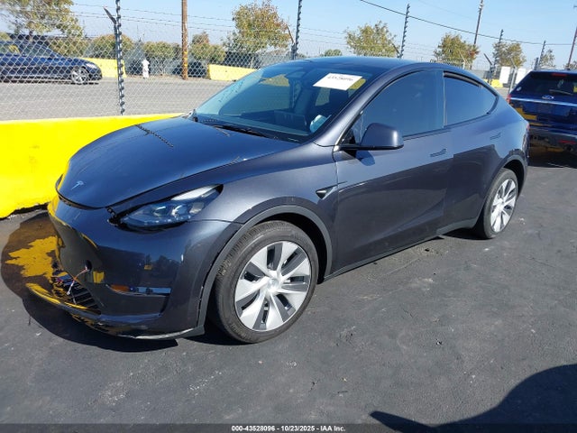 2024 TESLA MODEL Y 7SAYGDED7RF095496 Photo 1