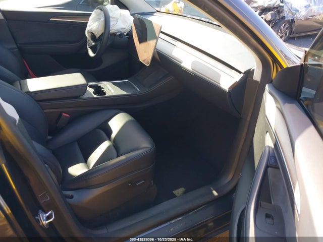 2024 TESLA MODEL Y 7SAYGDED7RF095496 Photo 4