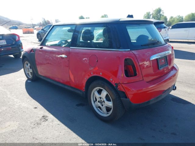 2010 MINI COOPER WMWMF3C57ATZ63869 Photo 2
