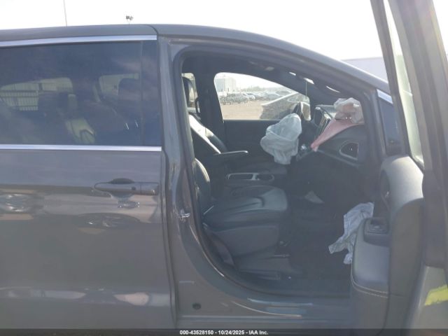 2025 CHRYSLER PACIFICA 2C4RC1BG1SR562061 Photo 4