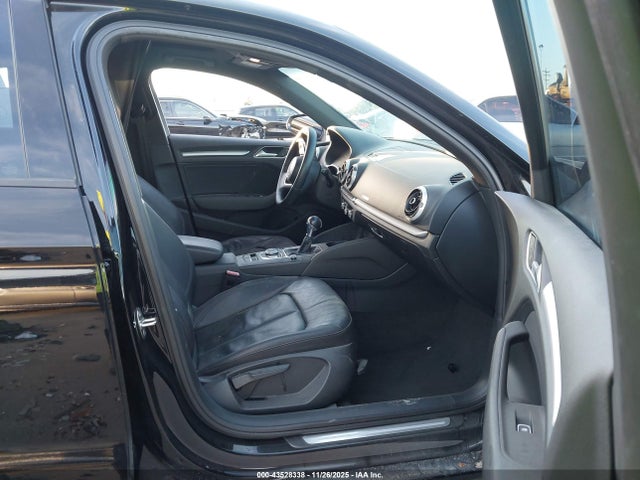 2017 AUDI A3 WAUAUGFFXH1054311 Photo 4