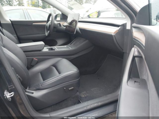 2024 TESLA MODEL Y 7SAYGDEE1RF070280 Photo 4