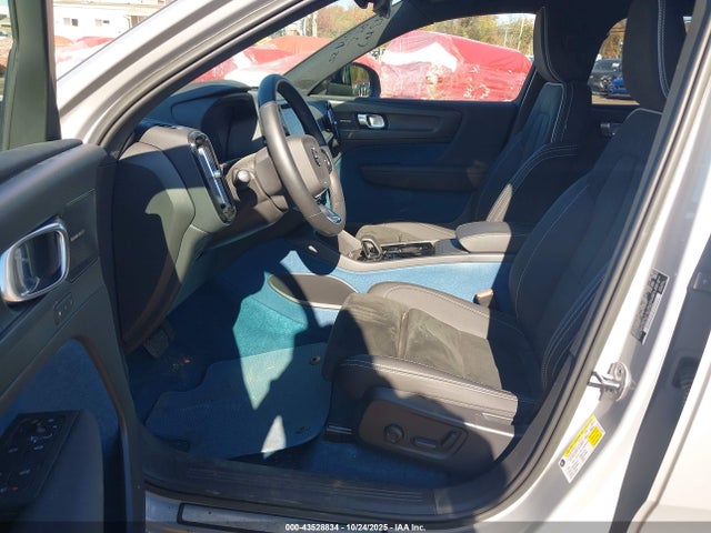 2023 VOLVO XC40 RECHARGE PURE ELECTRIC YV4ED3UM4P2941813 Photo 4