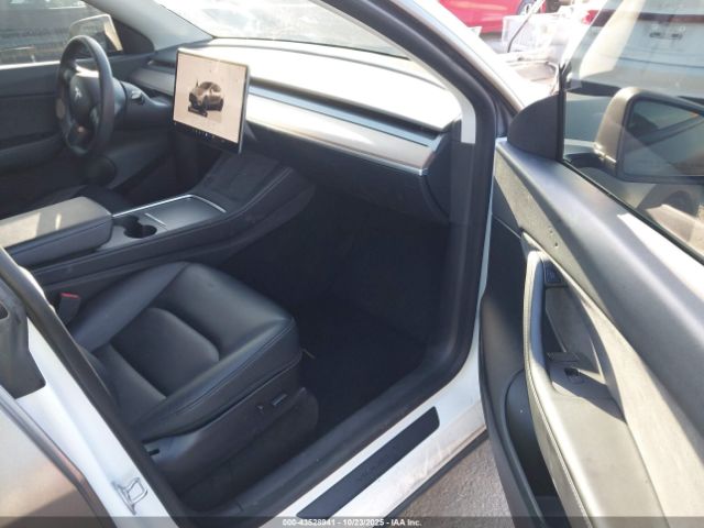 2022 TESLA MODEL Y 7SAYGDEF6NF511484 Photo 4