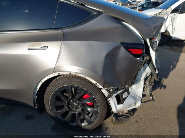 2022 TESLA MODEL Y 7SAYGDEF6NF511484 Photo 5