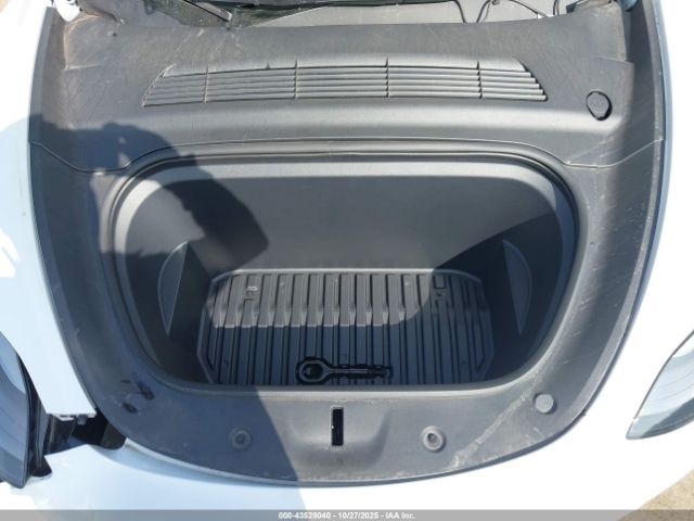 2024 TESLA MODEL Y 7SAYGDED5RF111095 Photo 9