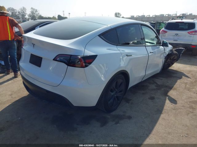 2024 TESLA MODEL Y 7SAYGDED5RF111095 Photo 3
