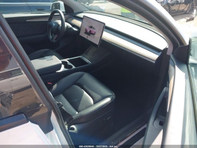 2024 TESLA MODEL Y 7SAYGDED5RF111095 Photo 4