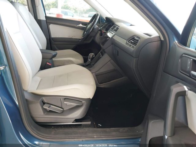 2018 VOLKSWAGEN TIGUAN 3VV3B7AX5JM059685 Photo 4