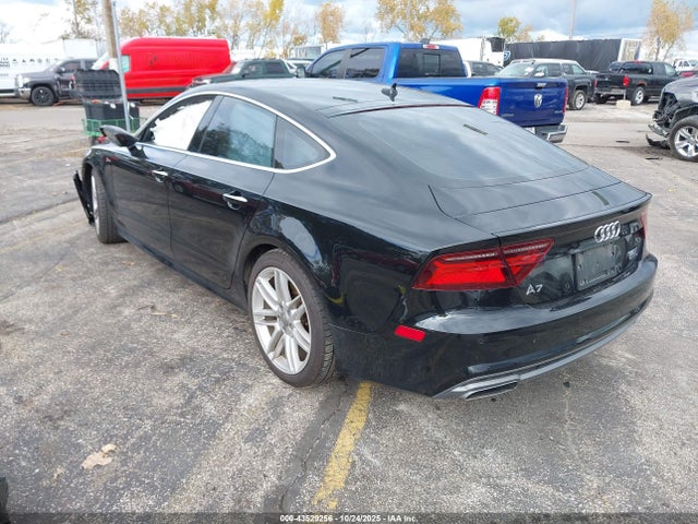 2016 AUDI A7 WAUWGAFC9GN010775 Photo 2
