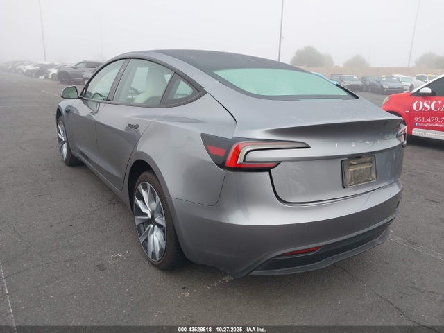 2025 TESLA MODEL 3 5YJ3E1EA7SF007389 Photo 2