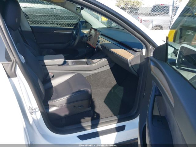 2022 TESLA MODEL Y 7SAYGDEE9NF561741 Photo 4