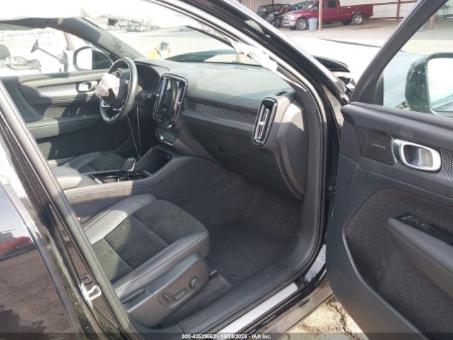 2021 VOLVO XC40 RECHARGE PURE ELECTRIC YV4ED3UR5M2582110 Photo 4