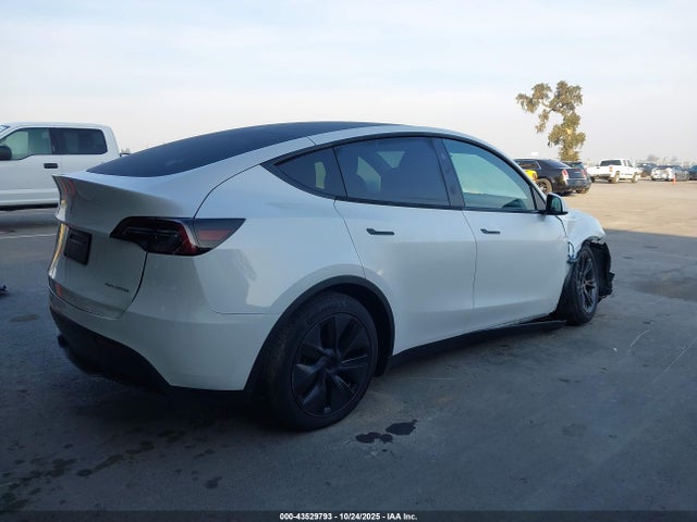 2024 TESLA MODEL Y 7SAYGDEE3RF182045 Photo 3