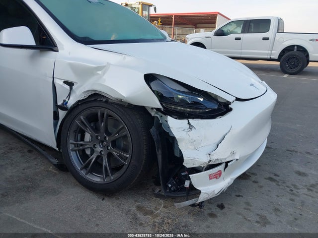 2024 TESLA MODEL Y 7SAYGDEE3RF182045 Photo 5