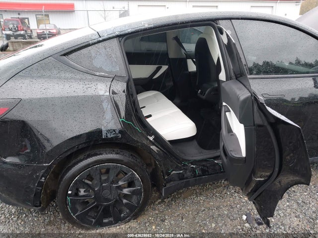 2022 TESLA MODEL Y 7SAYGDEE6NF340050 Photo 7