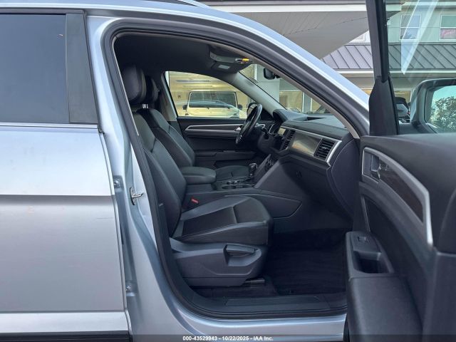 2018 VOLKSWAGEN ATLAS 1V2LR2CAXJC527805 Photo 4