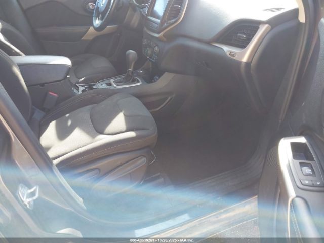 2017 JEEP CHEROKEE 1C4PJMCB1HW568329 Photo 4