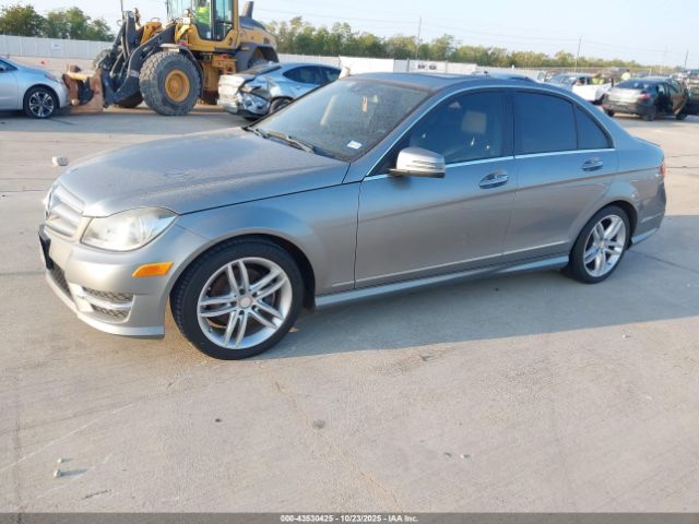 2013 MERCEDES-BENZ C 250 WDDGF4HB6DA846519 Photo 1