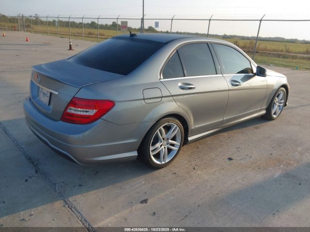 2013 MERCEDES-BENZ C 250 WDDGF4HB6DA846519 Photo 3