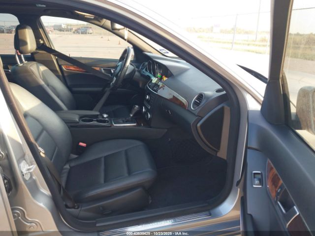 2013 MERCEDES-BENZ C 250 WDDGF4HB6DA846519 Photo 4