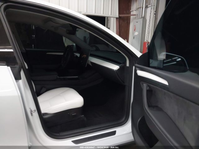 2022 TESLA MODEL Y 7SAYGDEF8NF543398 Photo 4