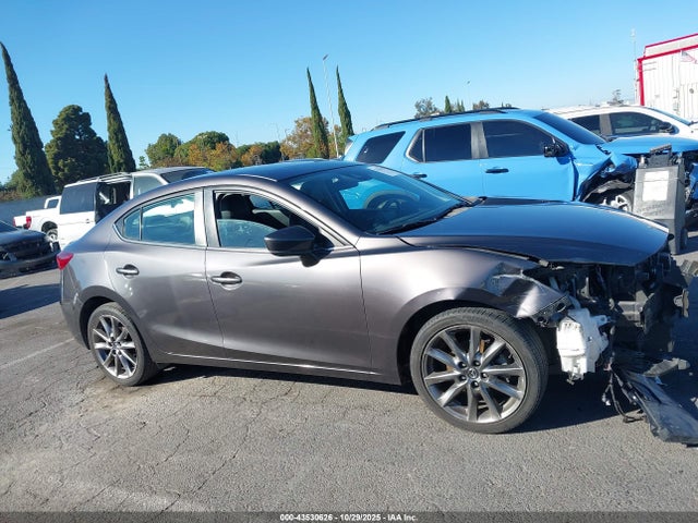 3MZBN1V30JM230085 Mazda Mazda3 Touring