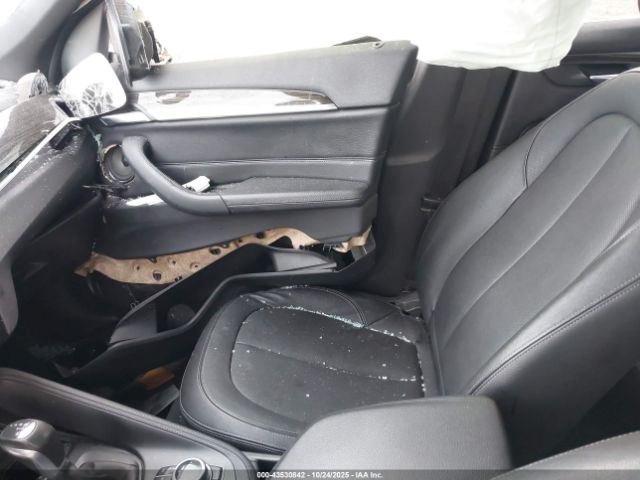 2017 BMW X1 WBXHT3Z30H4A52084 Photo 4