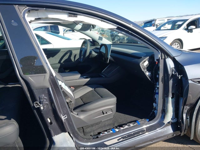 2026 TESLA MODEL Y 7SAYGDED9TA490011 Photo 4