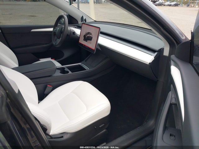 2023 TESLA MODEL Y 7SAYGDEFXPF713361 Photo 4
