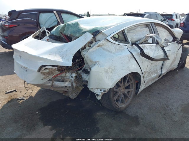 2019 TESLA MODEL 3 5YJ3E1EB3KF437252 Photo 3