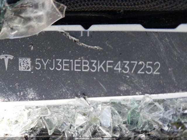 2019 TESLA MODEL 3 5YJ3E1EB3KF437252 Photo 8