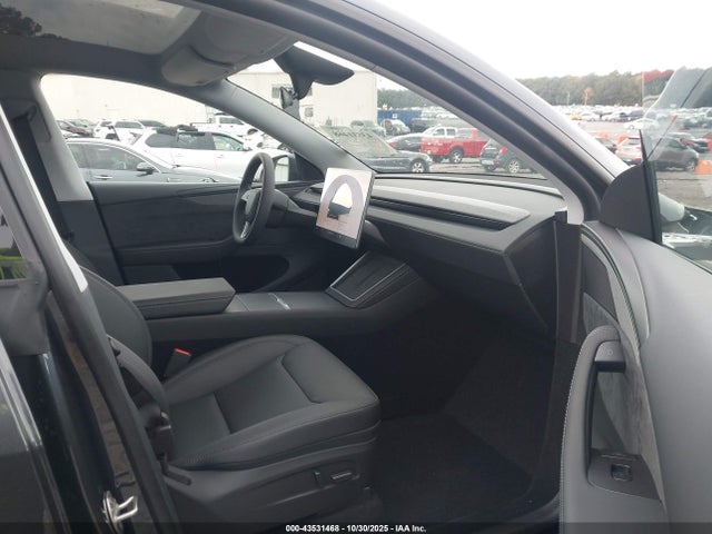 2026 TESLA MODEL Y 7SAYGDEDXTA466087 Photo 4