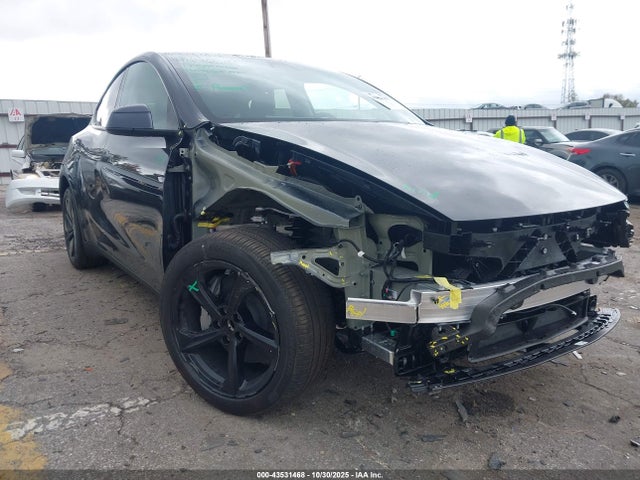 2026 TESLA MODEL Y 7SAYGDEDXTA466087 Photo 5