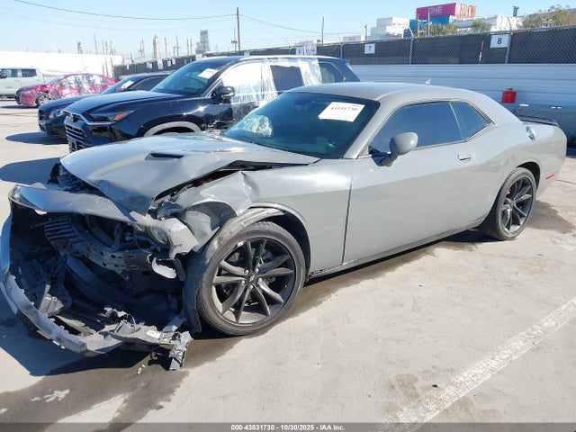 Dodge Challenger Sxt Plus 2018 2C3CDZAG8JH297117 Image 2