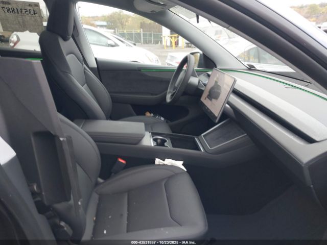 2026 TESLA MODEL Y 7SAYGDEE4TA476803 Photo 4