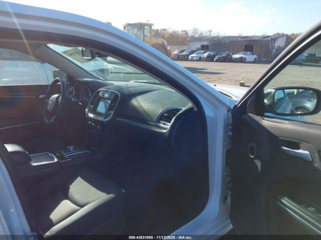 2018 CHRYSLER 300 2C3CCAAG7JH191598 Photo 4