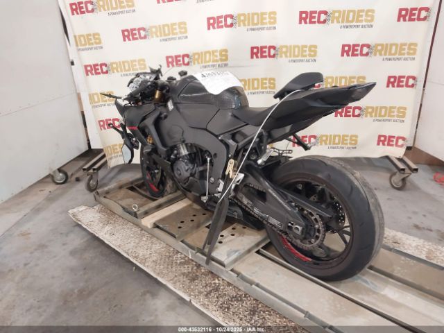 2017 HONDA CBR1000 JH2SC7707HK000647 Photo 2