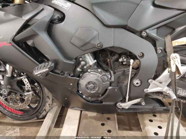 2017 HONDA CBR1000 JH2SC7707HK000647 Photo 8