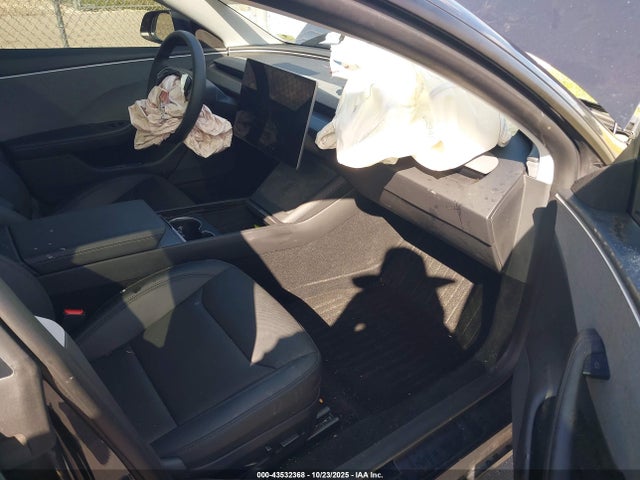 2025 TESLA MODEL 3 5YJ3E1EA1SF020171 Photo 4