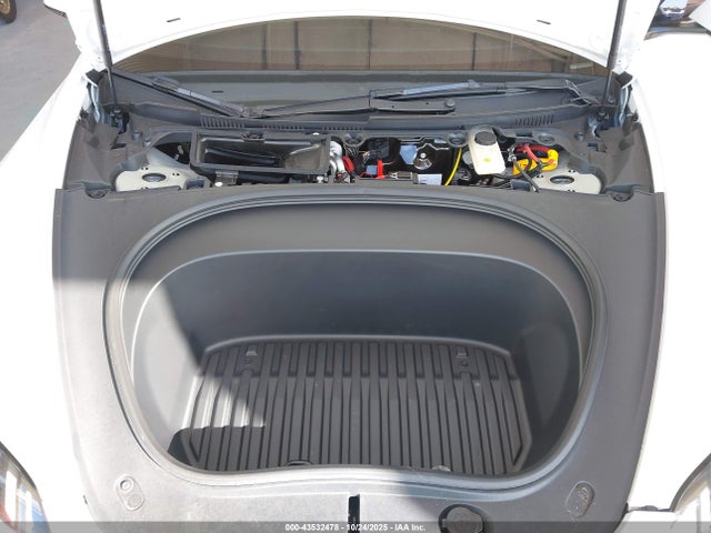 2025 TESLA MODEL 3 5YJ3E1ET6SF938788 Photo 9